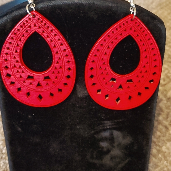 Earings - Picture 1 of 2